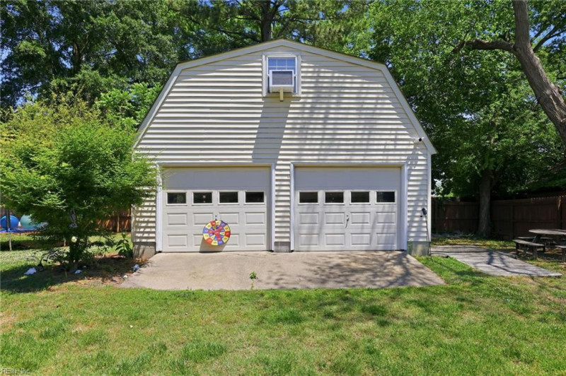 Photo 25 of 37 residential for sale in Newport News virginia