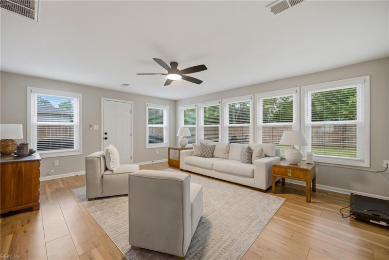 Photo 13 of 36 residential for sale in Virginia Beach virginia