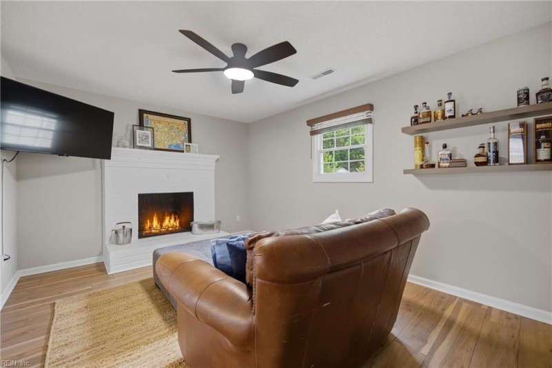 Photo 14 of 36 residential for sale in Virginia Beach virginia