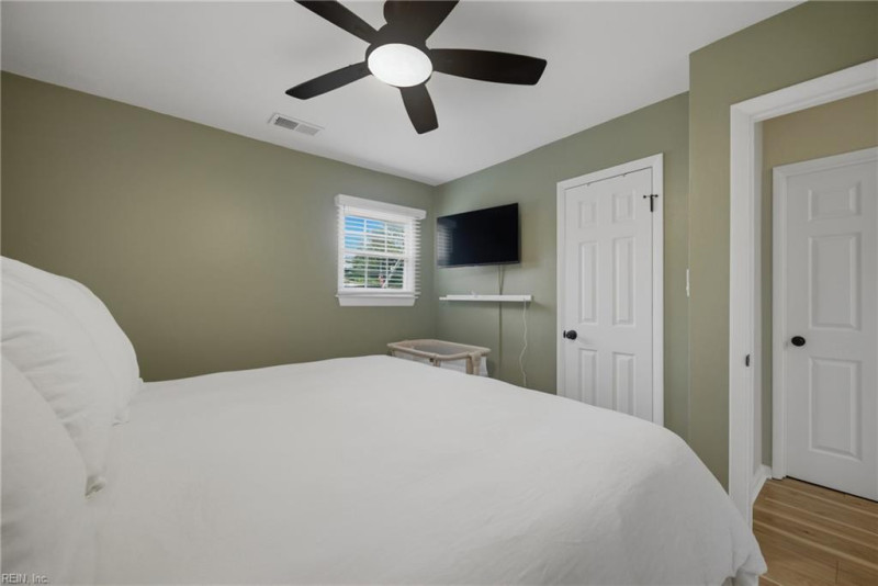 Photo 17 of 36 residential for sale in Virginia Beach virginia
