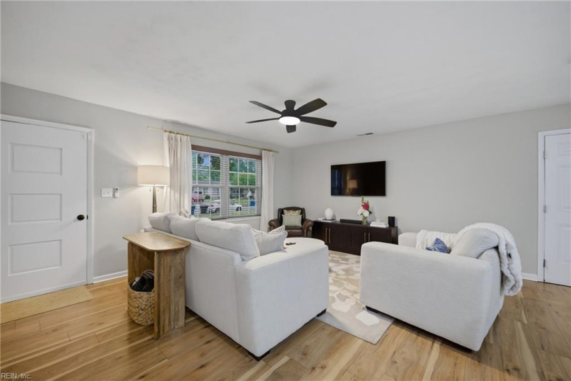 Photo 3 of 36 residential for sale in Virginia Beach virginia