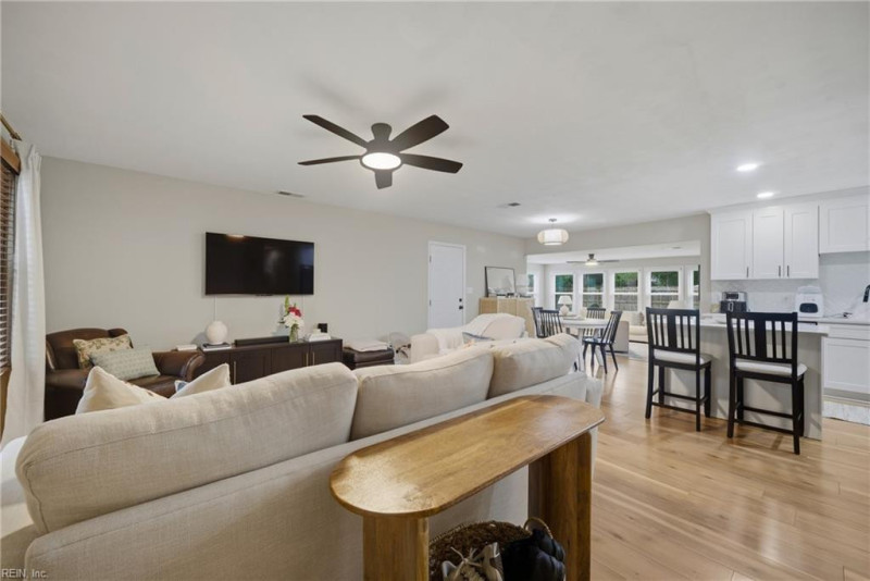 Photo 4 of 36 residential for sale in Virginia Beach virginia