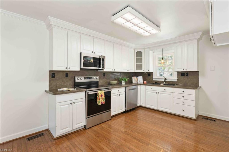 Photo 14 of 37 residential for sale in Virginia Beach virginia