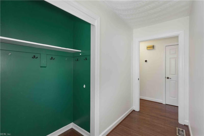 Photo 5 of 37 residential for sale in Virginia Beach virginia