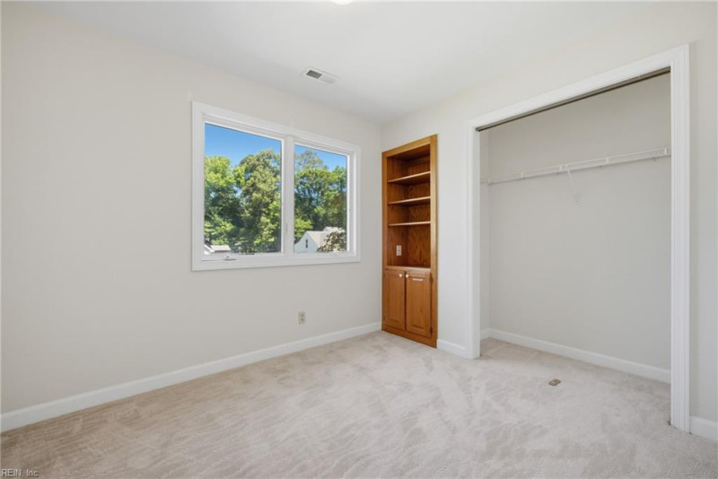 Photo 17 of 36 residential for sale in Chesapeake virginia