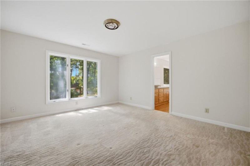 Photo 18 of 36 residential for sale in Chesapeake virginia