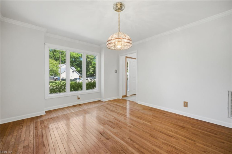 Photo 5 of 36 residential for sale in Chesapeake virginia