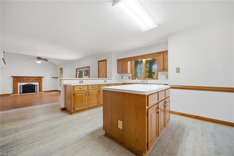 Photo 7 of 36 residential for sale in Chesapeake virginia