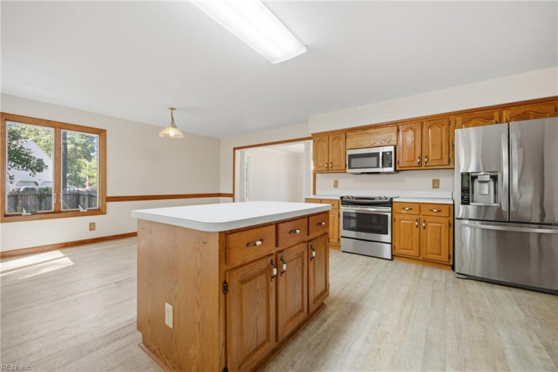 Photo 8 of 36 residential for sale in Chesapeake virginia