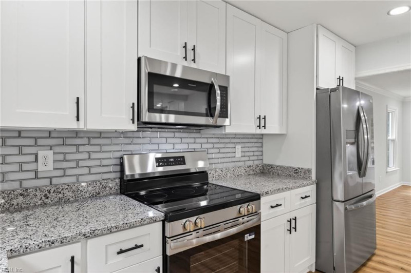 Photo 17 of 36 residential for sale in Chesapeake virginia