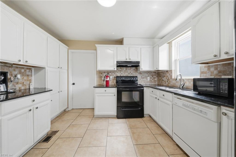 Photo 7 of 36 residential for sale in Norfolk virginia