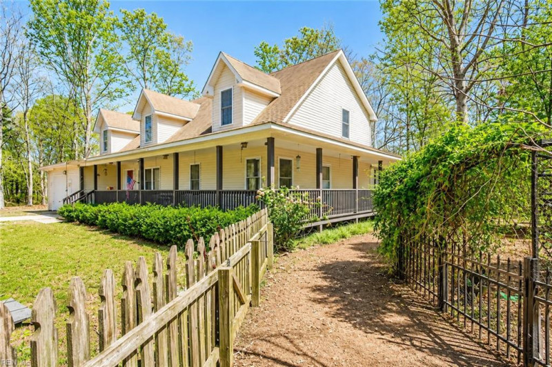 Photo 20 of 27 residential for sale in Suffolk virginia