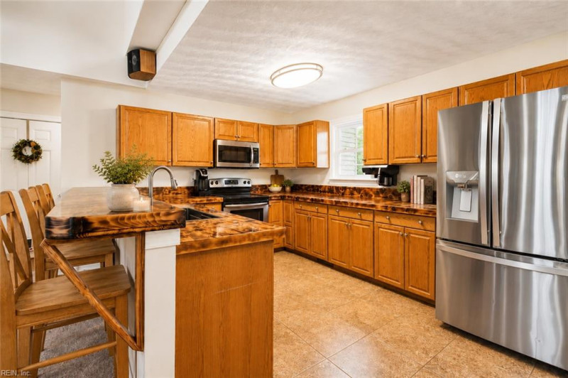 Photo 4 of 27 residential for sale in Suffolk virginia