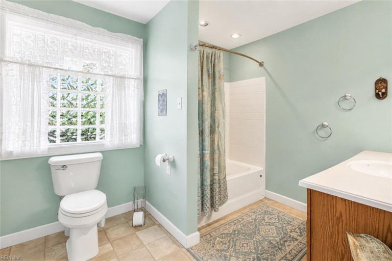 Photo 7 of 27 residential for sale in Suffolk virginia