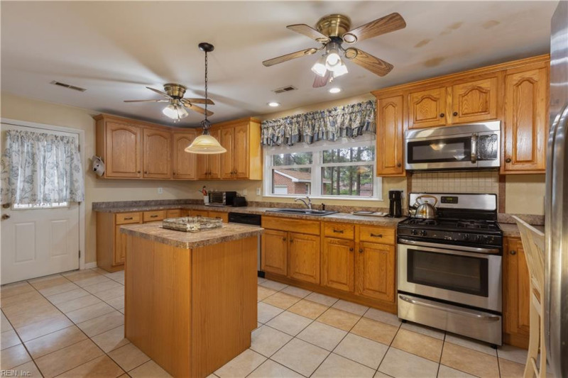 Photo 14 of 39 residential for sale in Portsmouth virginia