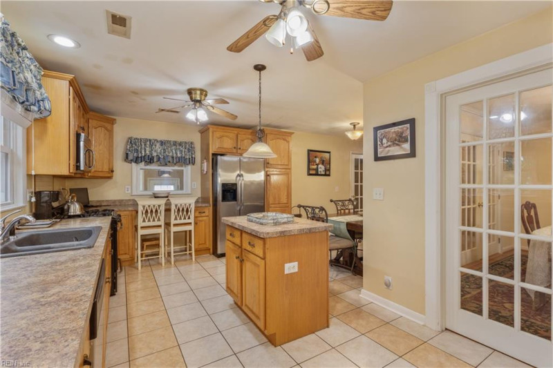 Photo 16 of 39 residential for sale in Portsmouth virginia