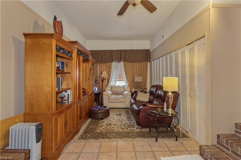 Photo 17 of 39 residential for sale in Portsmouth virginia