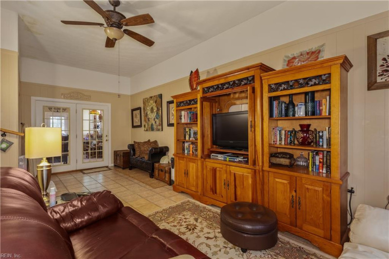 Photo 18 of 39 residential for sale in Portsmouth virginia