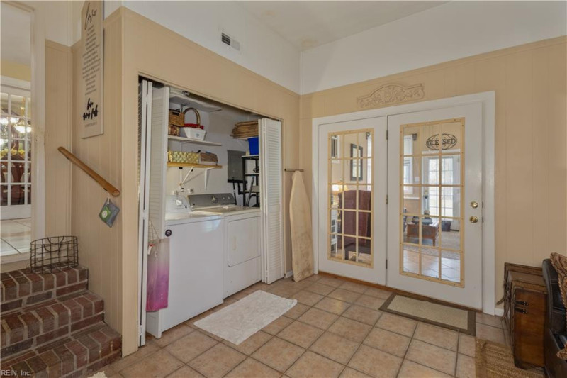 Photo 19 of 39 residential for sale in Portsmouth virginia