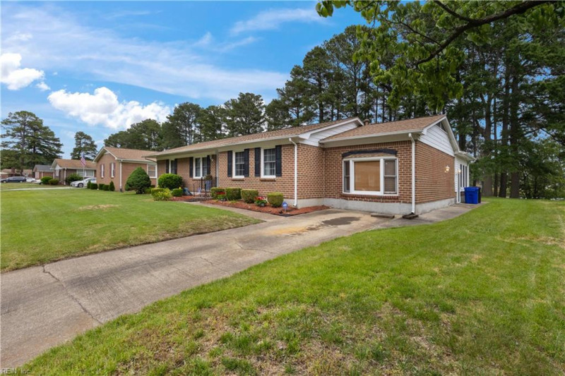Photo 3 of 39 residential for sale in Portsmouth virginia