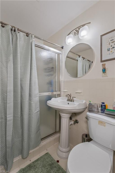 Photo 33 of 39 residential for sale in Portsmouth virginia