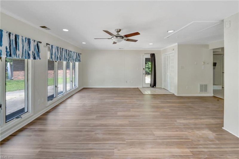 Photo 11 of 38 residential for sale in Virginia Beach virginia