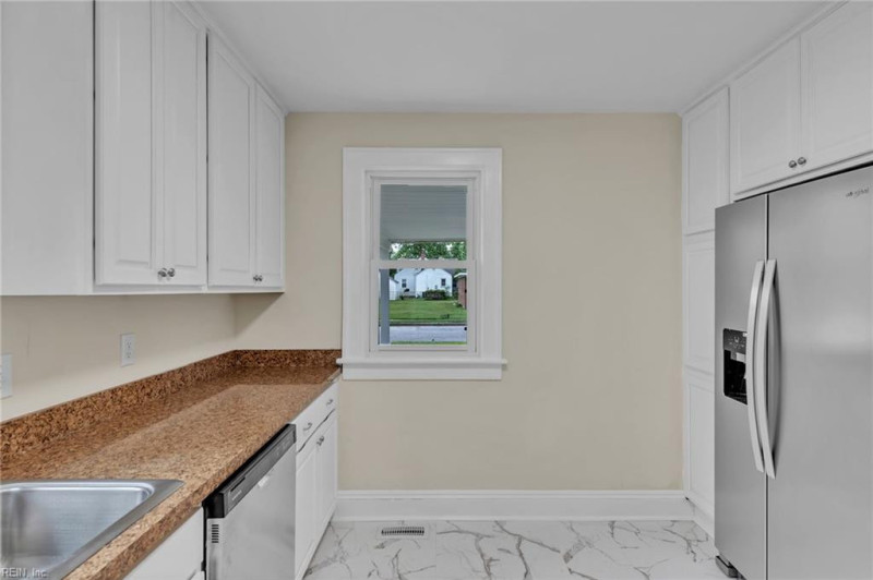 Photo 11 of 30 residential for sale in Norfolk virginia