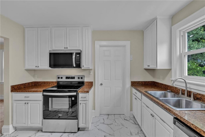 Photo 9 of 30 residential for sale in Norfolk virginia