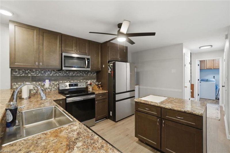 Photo 11 of 50 residential for sale in Chesapeake virginia