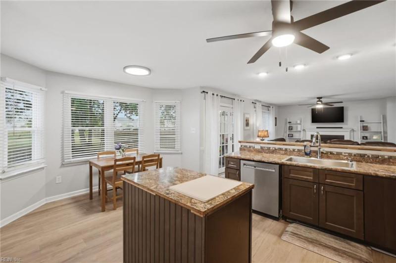 Photo 12 of 50 residential for sale in Chesapeake virginia