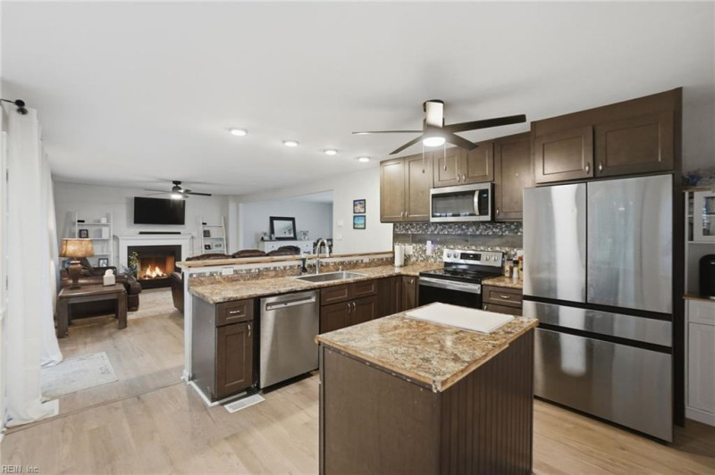 Photo 13 of 50 residential for sale in Chesapeake virginia