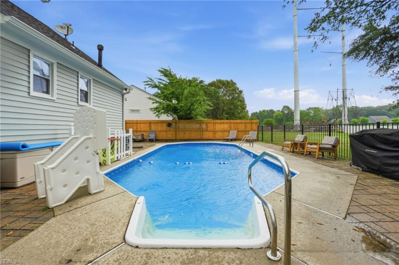 Photo 32 of 50 residential for sale in Chesapeake virginia