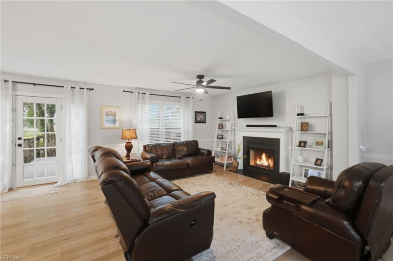 Photo 4 of 50 residential for sale in Chesapeake virginia