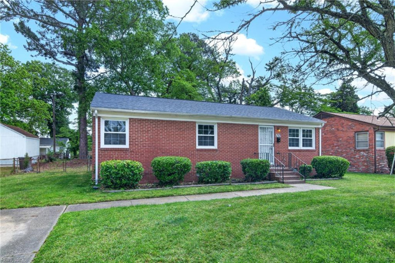 Photo 2 of 19 residential for sale in Hampton virginia