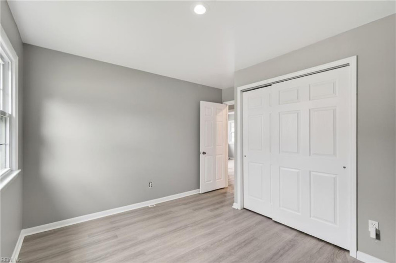 Photo 4 of 19 residential for sale in Hampton virginia