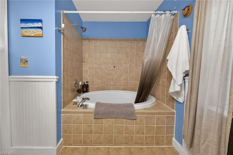 Photo 16 of 46 residential for sale in Chesapeake virginia