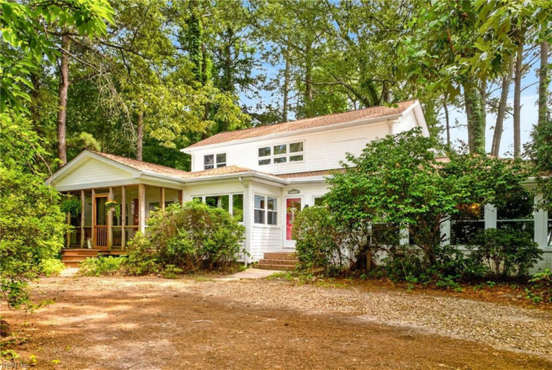 Photo 2 of 46 residential for sale in Chesapeake virginia