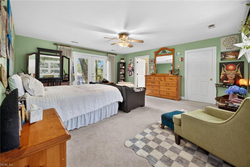 Photo 24 of 46 residential for sale in Chesapeake virginia