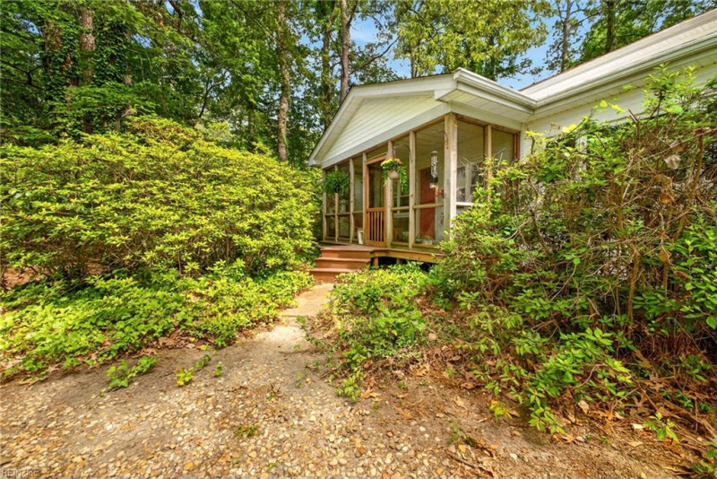 Photo 3 of 46 residential for sale in Chesapeake virginia