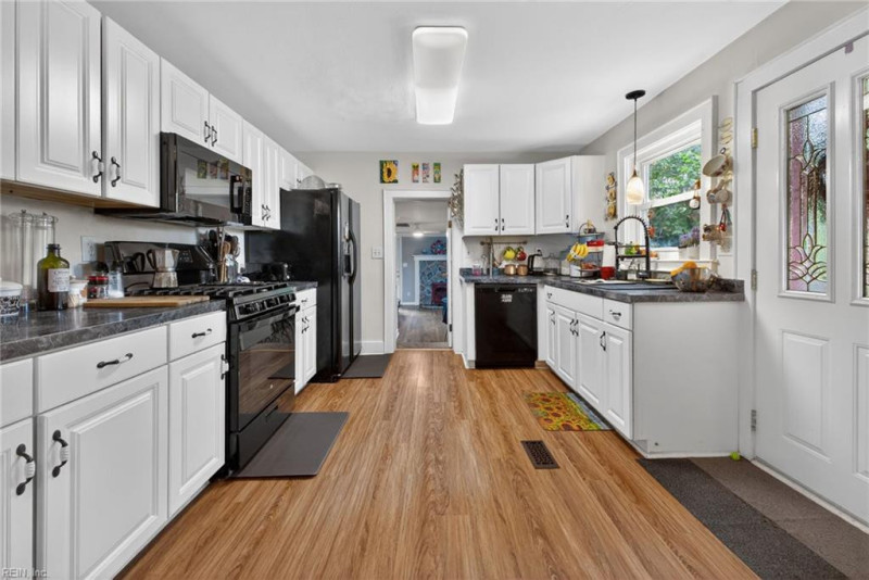 Photo 6 of 46 residential for sale in Chesapeake virginia