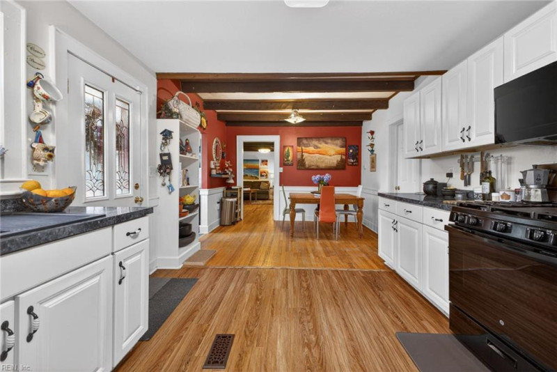Photo 7 of 46 residential for sale in Chesapeake virginia