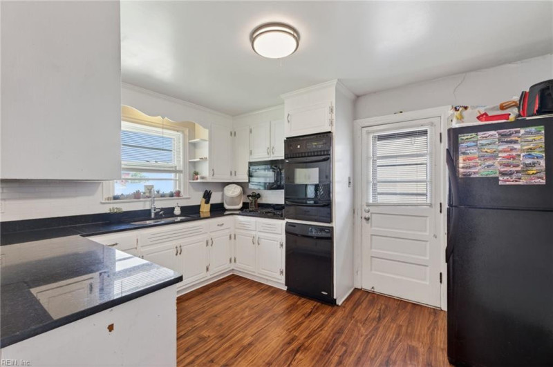Photo 3 of 17 residential for sale in Portsmouth virginia Photo 3 of 17 residential for sale in Portsmouth virginia