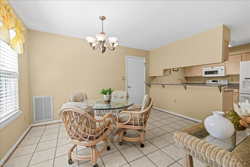 Photo 11 of 42 residential for sale in Chesapeake virginia