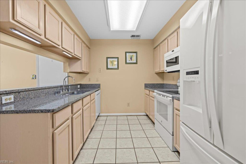 Photo 14 of 42 residential for sale in Chesapeake virginia