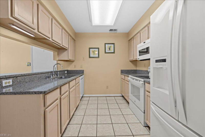 Photo 15 of 42 residential for sale in Chesapeake virginia