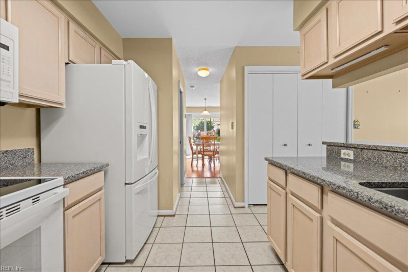 Photo 16 of 42 residential for sale in Chesapeake virginia