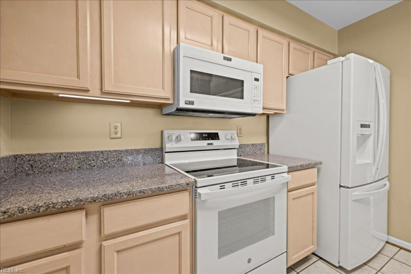Photo 17 of 42 residential for sale in Chesapeake virginia