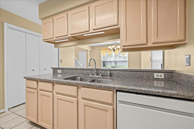 Photo 18 of 42 residential for sale in Chesapeake virginia