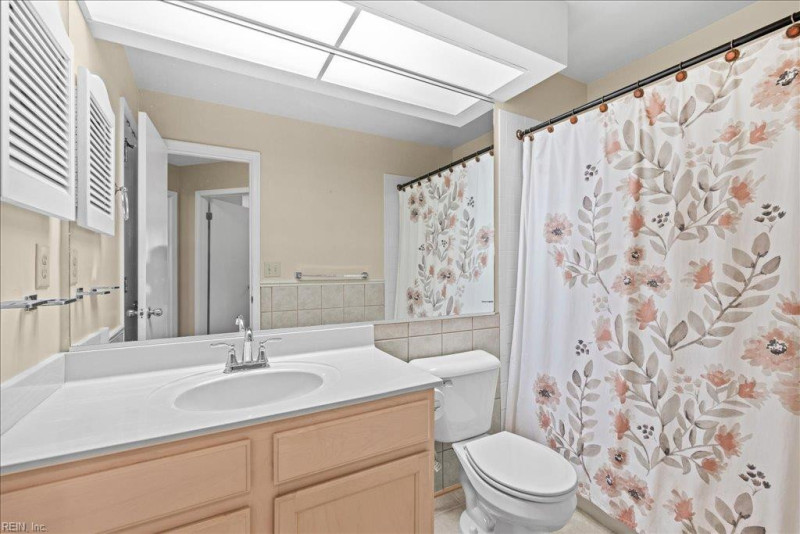 Photo 23 of 42 residential for sale in Chesapeake virginia