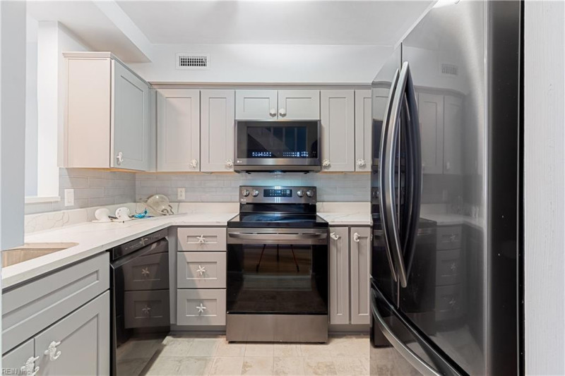 Photo 7 of 36 residential for sale in Norfolk virginia